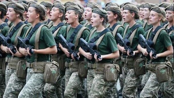 خط مقدم برای فقرا؟ انتقاد از فراخوان حضور زنان در جنگ اوکراین - اسپوتنیک افغانستان  