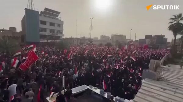 تجمع هزاران عراقی در میدان تحریر بغداد در پشتیبانی از ایران در برابر یورش های امریکا و اسرائیل - اسپوتنیک افغانستان  