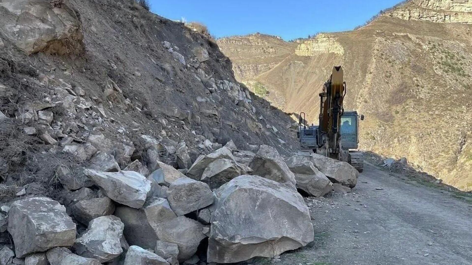 سیل شدید همچنان در جنوب روسیه خیابان های را زیر آب برد سیل شدید همچنان در جنوب روسیه خیابان های را زیر آب برد - اسپوتنیک افغانستان , 1920, 05.04.2026