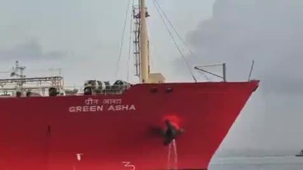 تانکر LPG هندی از تنگه هرمز عبور کرد و به بمبئی رسید - اسپوتنیک افغانستان  