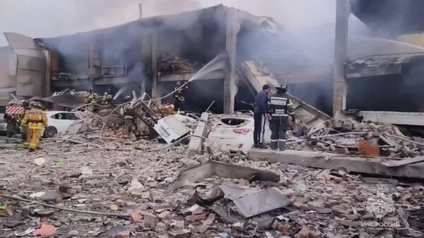 آتش‌سوزی در یک انبار مواد آتش‌زا در ولادی‌قفقاز روسیه مهار شد - اسپوتنیک افغانستان  