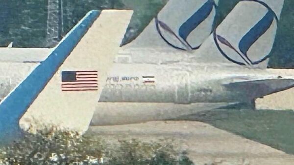 تصویری کم‌سابقه در پاکستان: توقف پهلو‌به‌پهلوی هواپیماهای آمریکایی و ایرانی - اسپوتنیک افغانستان  