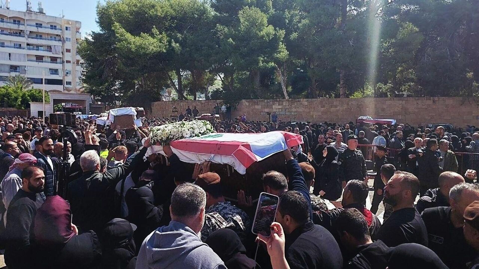 برگزاری مراسم بزرگداشت قربانیان بمباران نبطیه در صیدای‌لبنان - اسپوتنیک افغانستان  , 1920, 11.04.2026