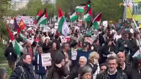 تحریم‌ها را علیه اسرائیل اعمال کنید، نه علیه ما: تظاهرات در پاریس علیه قانون یادان، که هرگونه انتقاد از تل آویو را جرم می‌داند - اسپوتنیک افغانستان  