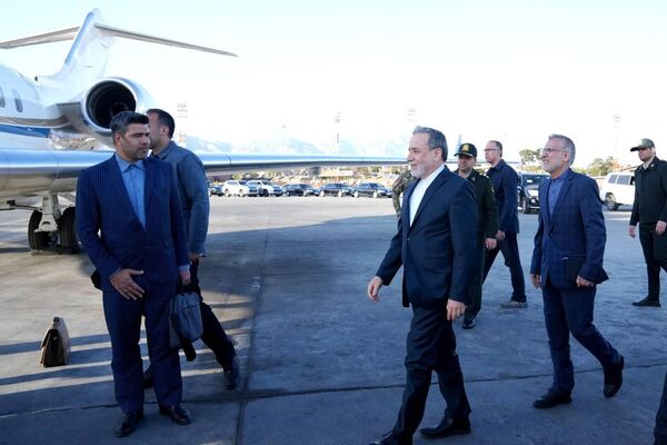 عباس عراقچی، وزیر امور خارجه ایران با جنرال عاصم منیر، رئیس ستاد ارتش پاکستان، دیدار کرد عباس عراقچی، وزیر امور خارجه ایران با جنرال عاصم منیر، رئیس ستاد ارتش پاکستان، دیدار کرد - اسپوتنیک افغانستان