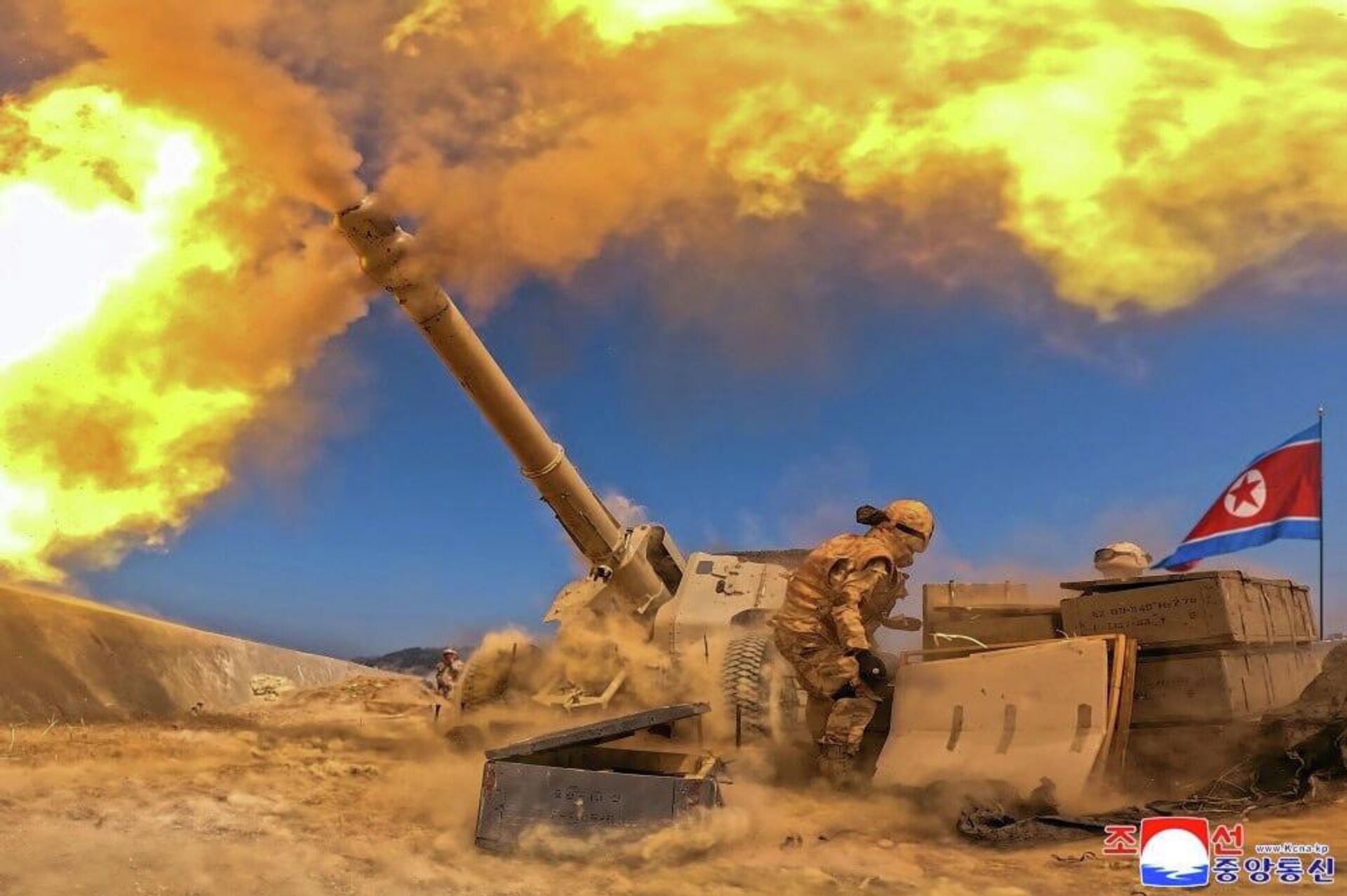 کیم جونگ اون در روز خورشید بر رزمایش توپخانه‌ای نظارت می‌کند - اسپوتنیک افغانستان  , 1920, 17.04.2026