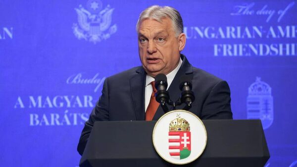 اوربان: اگر مجارستان وتوی خود را در مورد وام 90 میلیارد یورویی از اتحادیه اروپا لغو کند، اوکراین آماده است عرضه نفت را از سر بگیرد - اسپوتنیک افغانستان  