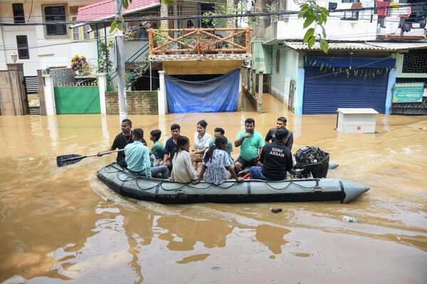 جاری شدن سیلاب در هند و نپال جان بیش از 100 نفر را گرفت - اسپوتنیک افغانستان  