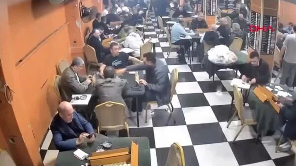 وحشت‌زده شدن مشتریان یک کافه در استانبول - اسپوتنیک افغانستان  