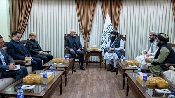 دیدار سراج‌الدین حقانی با سفیر ایران در کابل؛ تأکید بر همکاری های دوجانبه - اسپوتنیک افغانستان  