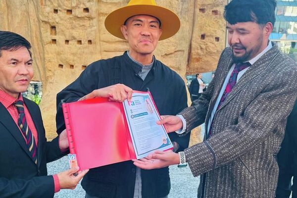 رونمایی از پیکره ای بودای بامیان «نوری که جهان را روشن می‌کند» در نیویارک - اسپوتنیک افغانستان  