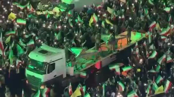 ایران از نسل جدید پهپاد کامیکازه آرش رونمایی کرد - اسپوتنیک افغانستان  