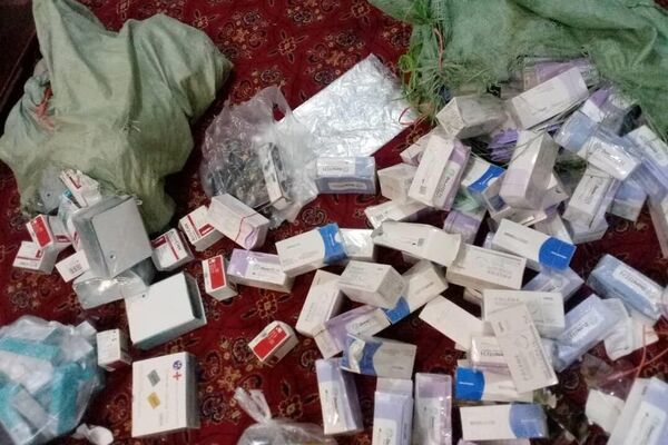 دستگیری قاچاقاچیان ابزار جراحی، دارو و تخم سبزیها در نزدیک تورخم - اسپوتنیک افغانستان  