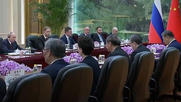 مذاکرات رئیسجمهور روسیه و رئیس جمهوری خلق چین در تالار بزرگ خلق در پکن آغاز شد - اسپوتنیک افغانستان  