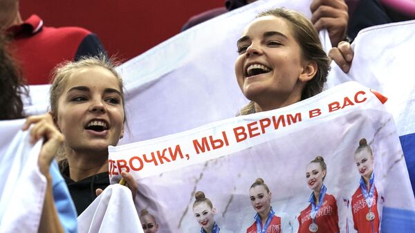 Российские гимнастки Дина и Арина Аверины во время групповых соревнований гимнасток сборной России на чемпионате мира по художественной гимнастике 2019 в Баку - اسپوتنیک افغانستان  