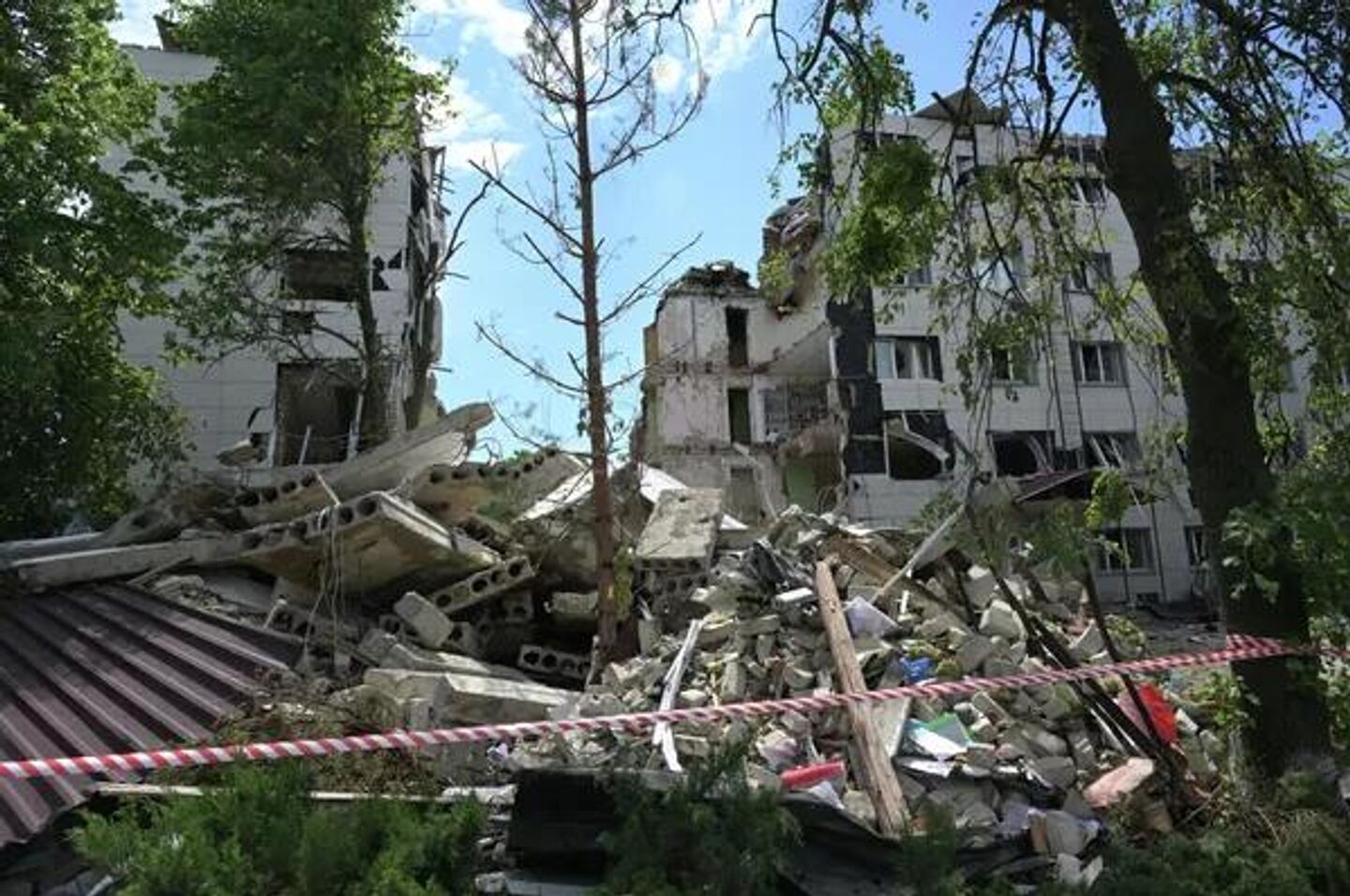 روزنامهنگاران خارجی روبهروی تراژدی استاروبلسک قرار میگیرند روزنامهنگاران خارجی روبهروی تراژدی استاروبلسک قرار میگیرند - اسپوتنیک افغانستان