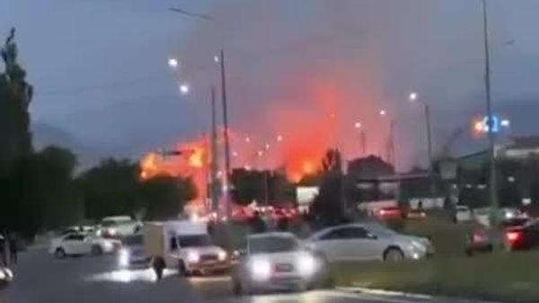 آتشسوزی گستردهای در ایستگاه توزیع گاز منطقه صنعتی شهر کیزیلیورت در جمهوری داغستان روسیه - اسپوتنیک افغانستان  
