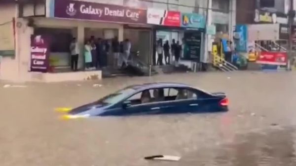 بارش شدید باران خیابانهای حیدرآباد هند را فرا گرفت - اسپوتنیک افغانستان  