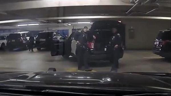 شوخی با اسلحه در پلیس کالیفرنیا؛ مأمور گشت همکارش را هدف گرفت و تیر خورد - اسپوتنیک افغانستان  
