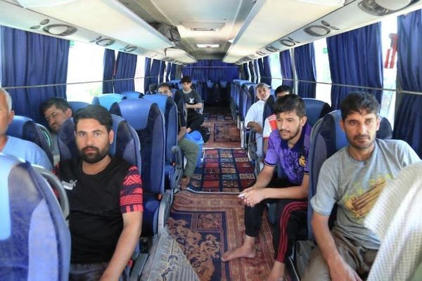 انتقال 162 زندانی افغان از ایران؛ یک زندانی ایرانی از افغانستان بازگردانده شد انتقال 162 زندانی افغان از ایران؛ یک زندانی ایرانی از افغانستان بازگردانده شد - اسپوتنیک افغانستان