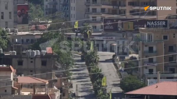 لحظه برخورد پهپاد اسرائیل به خودرو در نبطیه جنوب لبنان - اسپوتنیک افغانستان  