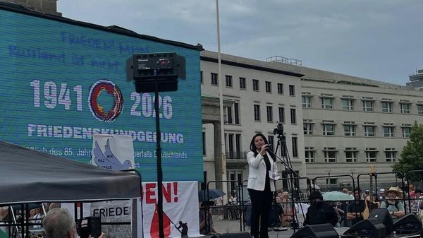 راهپیمایی ضدجنگی در برلین به مناسبت 85 سالگرد یورش آلمان نازی به شوروی - اسپوتنیک افغانستان  