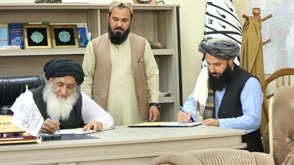 قرارداد بازسازی 15 کیلومتر جاده سالنگ را در بدل 1 - اسپوتنیک افغانستان  