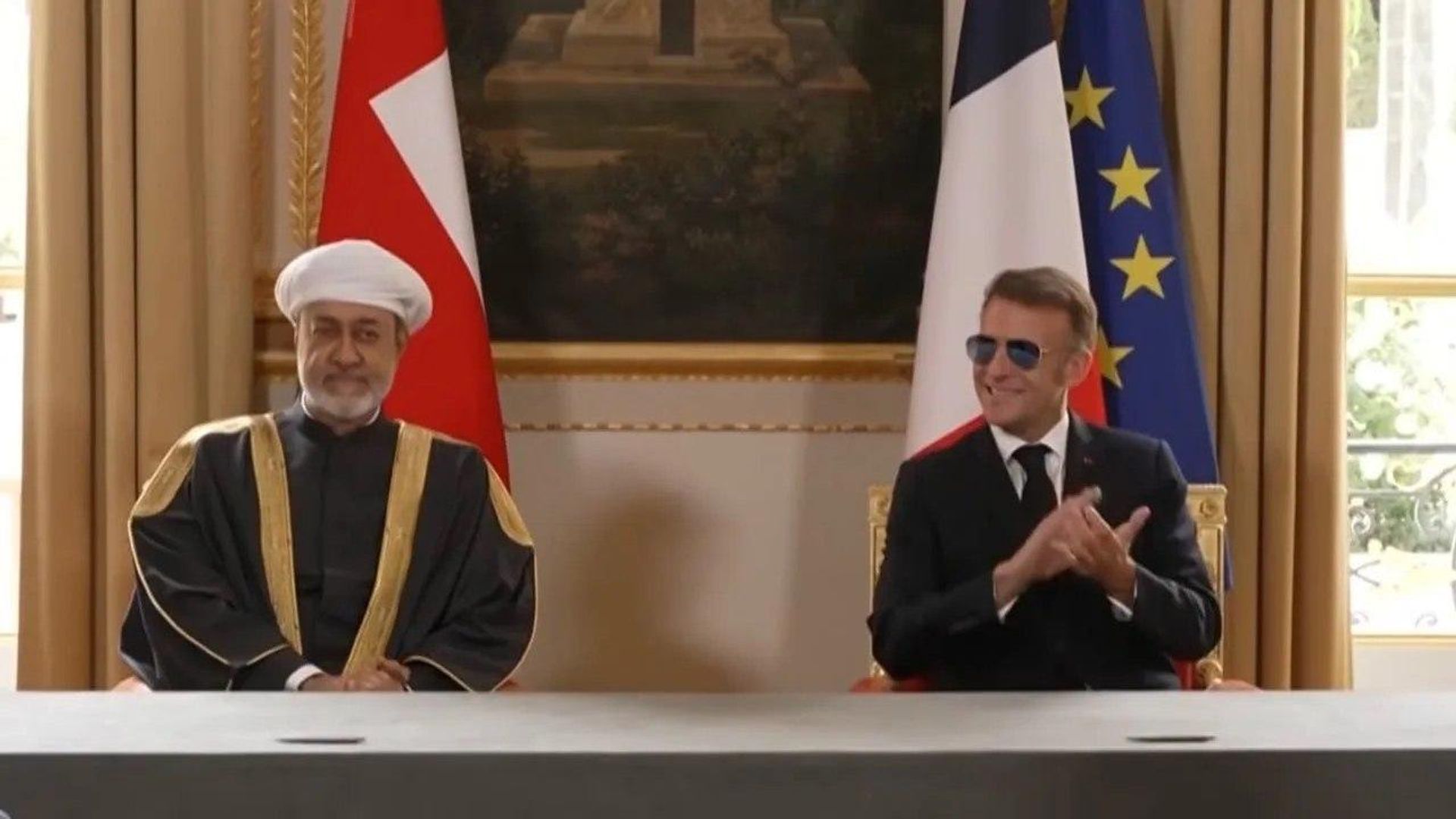 سیلی دیگری از بریژیت: مکرون در استقبال از سلطان عمان با عینک آفتابی معروف خود ظاهر شد سیلی دیگری از بریژیت: مکرون در استقبال از سلطان عمان با عینک آفتابی معروف خود ظاهر شد - اسپوتنیک افغانستان , 1920, 29.06.2026