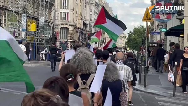 راهپیمایی در پاریس در سکوت و با صدای طبلها - اسپوتنیک افغانستان  