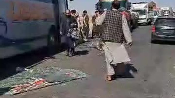 برخورد یک بس با موتر باربری در هلمند؛ 5 کشته و 16 زخمی - اسپوتنیک افغانستان  