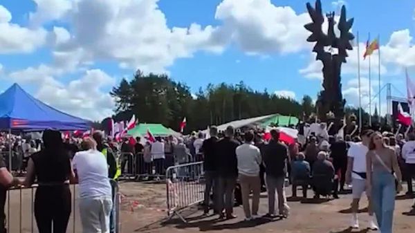 گردهمایی دهها هزار تن در دوماستوف برای گرامیداشت قربانیان کشتار وولین - اسپوتنیک افغانستان  