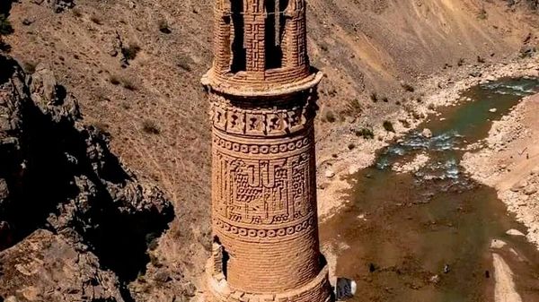 مسئولان ریاست اطلاعات و فرهنگ ولایت غور از آغاز عملیات ترمیم منار تاریخی «جام» در این ولایت خبر دادند - اسپوتنیک افغانستان  