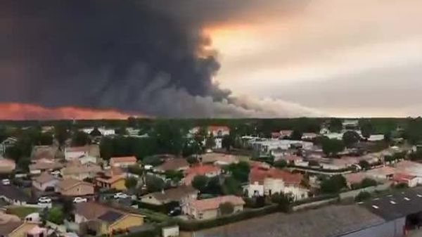 تخلیه بیش از 141 هزار نفر در فرانسه به دلیل آتشسوزیهای گسترده جنگلی - اسپوتنیک افغانستان  