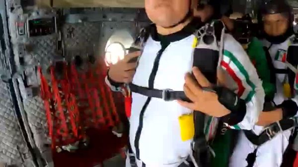 رکورد شکنی چتربازان ارتش مکزیک در سقوط آزاد - اسپوتنیک افغانستان  
