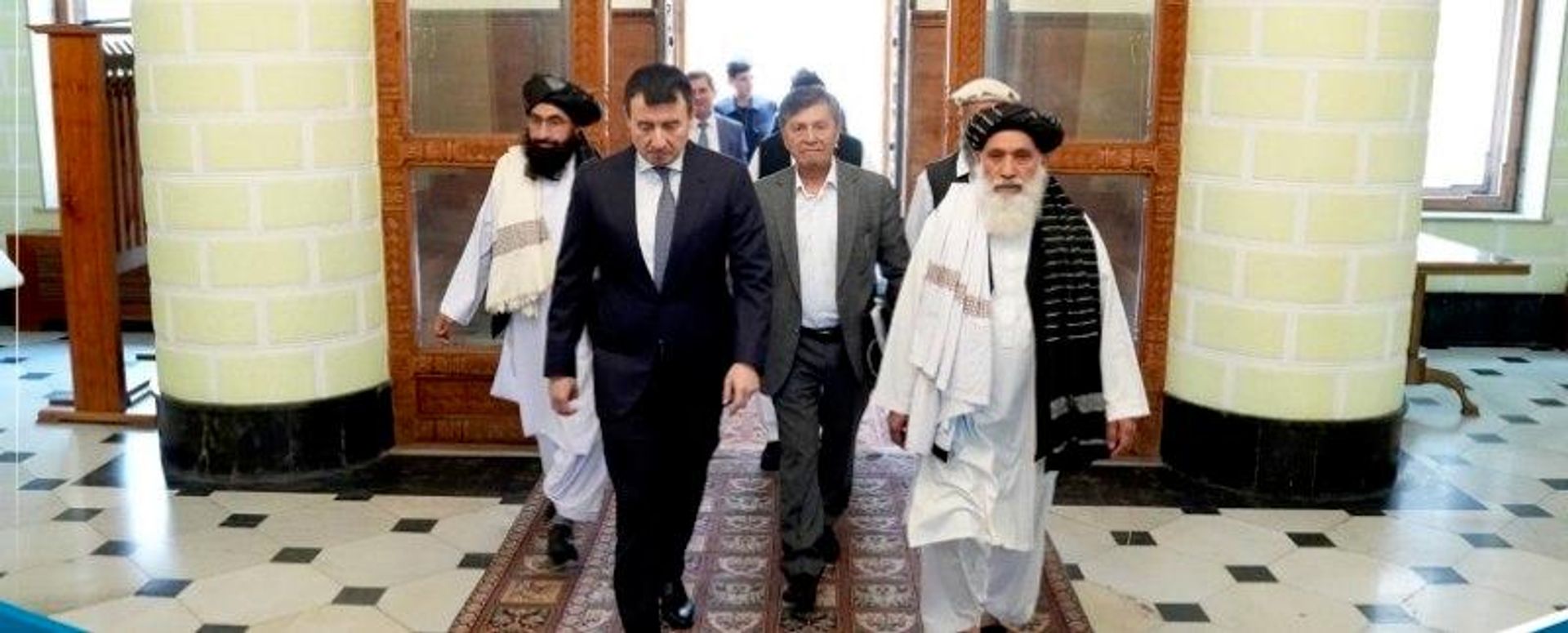 ملا عبدالواسع، رییس عمومی دفتر مقام ریاستالوزرا، در ارگ از هیأت بلندپایه ازبکستان به ریاست جمشید خواجهیف، معاون نخستوزیر این کشور، استقبال کرد - اسپوتنیک افغانستان  , 1920, 26.07.2026