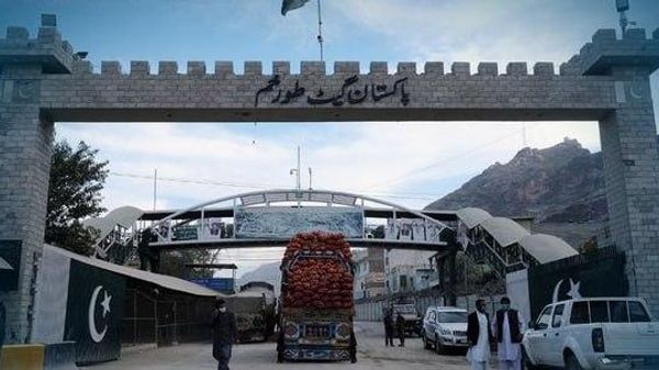 بازگشایی تمامی گذرگاههای مرزی و مسیرهای ترانزیتی میان پاکستان و افغانستان - اسپوتنیک افغانستان  