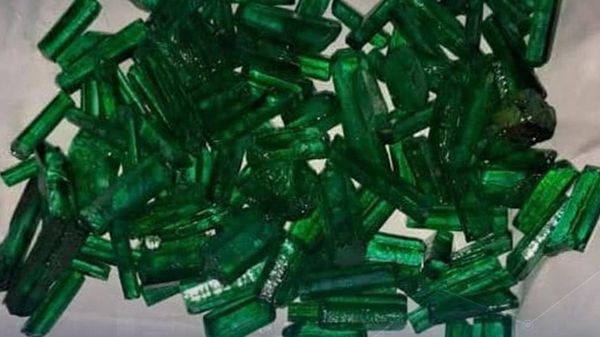 فروش هفت هزار و 656 قیراط زمرد استخراجشده از معادن پنجشیر - اسپوتنیک افغانستان  