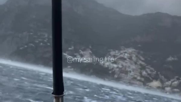 طوفان شدید در سواحل پوزیتانو - اسپوتنیک افغانستان  