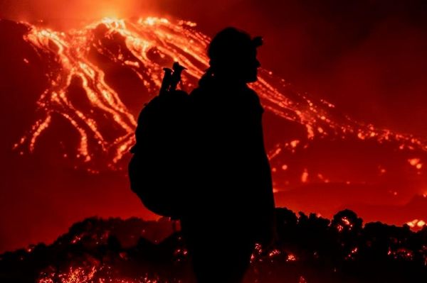فوران تماشایی آتشفشان اتنا در جزیره سیسیل - اسپوتنیک افغانستان  