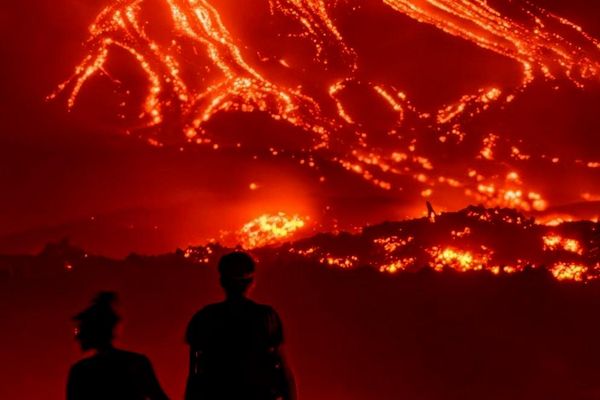 فوران تماشایی آتشفشان اتنا در جزیره سیسیل - اسپوتنیک افغانستان  
