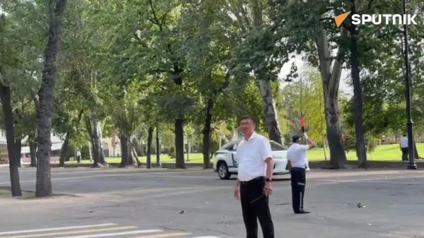 خبرنگار اسپوتنیک تصاویری از عبور کاروان خودرویی پوتین در بیشکک ضبط کرد - اسپوتنیک افغانستان  