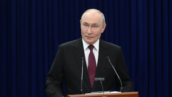 Президент РФ Владимир Путин во время пресс-конференции по итогам саммита Шанхайской организации сотрудничества (1 сентября 2026). Бишкек - اسپوتنیک افغانستان  