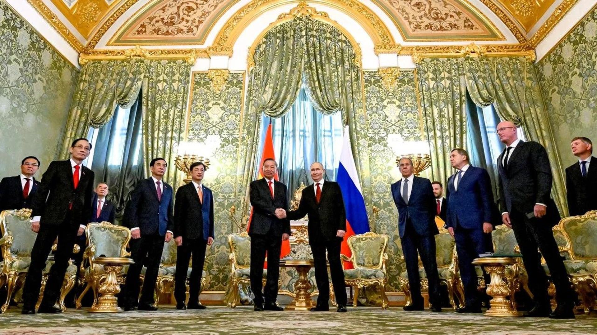 پوتین: روسیه در آینده نزدیک رژیم بدون ویزا را برای شهروندان ویتنام اعمال خواهد کرد - اسپوتنیک افغانستان  , 1920, 09.09.2026