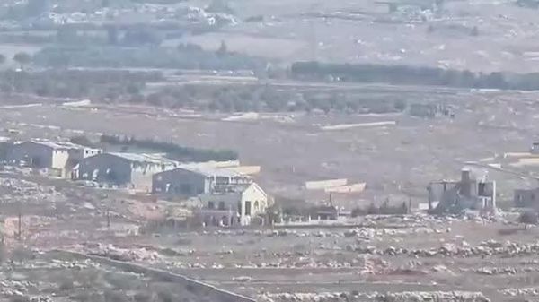 رسانههای لبنانی: ارتش اسرائیل انفجاری را در شهرک «بنی حیان» در جنوب لبنان اجرا کرد و همچنین حومه شهرک «زوطر الشرقیه» را هدف حملات توپخانهای قرار داد - اسپوتنیک افغانستان  