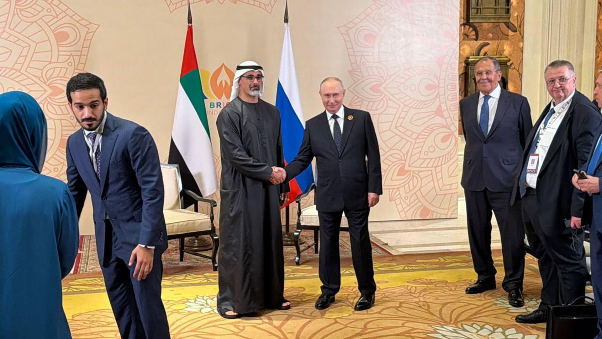پوتین با دیدار ولیعهد ابوظبی، ماراتن گفتوگوهای خود در هند را به پایان رساند پوتین با دیدار ولیعهد ابوظبی، ماراتن گفتوگوهای خود در هند را به پایان رساند - اسپوتنیک افغانستان , 1920, 12.09.2026