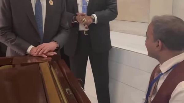نخستوزیر مالزی در اجلاس بریکس با خوان آهنگ در هند توجههمهگان را به خود جلب کرد - اسپوتنیک افغانستان  