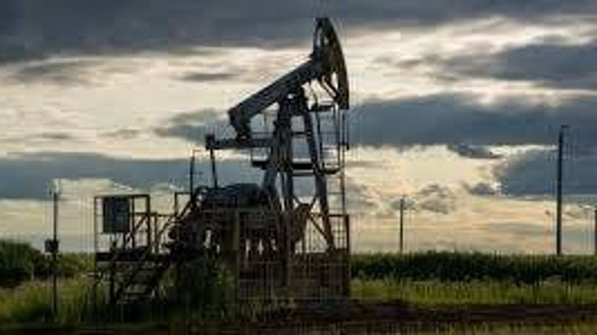 رسانههای غربی: قیمت نفت خام «اورالز» روسیه از مرز یکصد و ده دالر در هر بشکه عبور کرده است رسانههای غربی: قیمت نفت خام «اورالز» روسیه از مرز یکصد و ده دالر در هر بشکه عبور کرده است - اسپوتنیک افغانستان , 1920, 17.09.2026