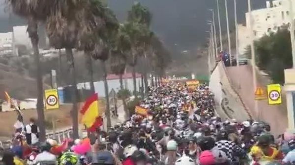 تجمع بزرگ موتورسواران در «سئوتا» در حمایت از ساکنان محلی و همزمان با هجوم مهاجران غیرقانونی - اسپوتنیک افغانستان  