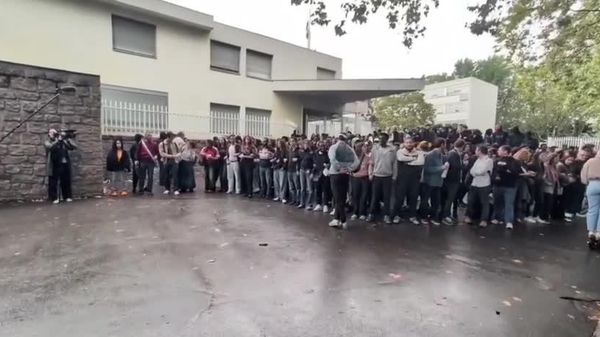 دانشآموزان فرانسوی در اعتراض به شرایط آموزشی دست به شورش زدهاند - اسپوتنیک افغانستان  