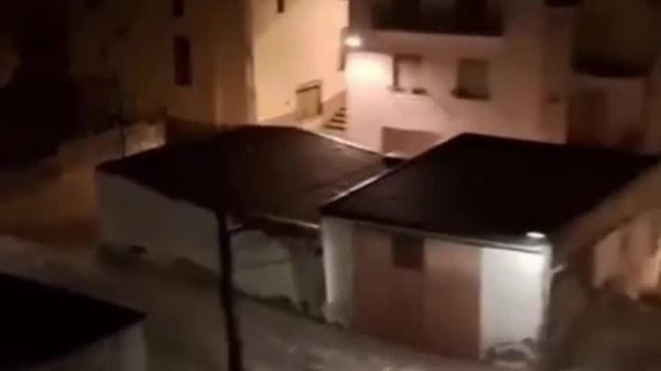 وقوع سیل در اسپانیا: بارشهای سیلآسا خیابانهای «سانتا باربارا» را به رودخانههایی خروشان تبدیل کرد - اسپوتنیک افغانستان  
